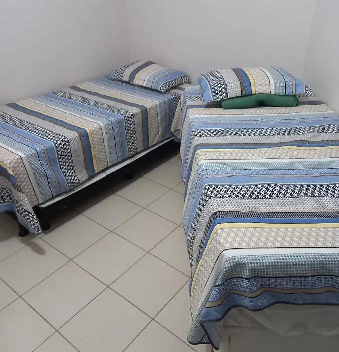Apartamento em Pitangueiras - 100 metros da praia-1